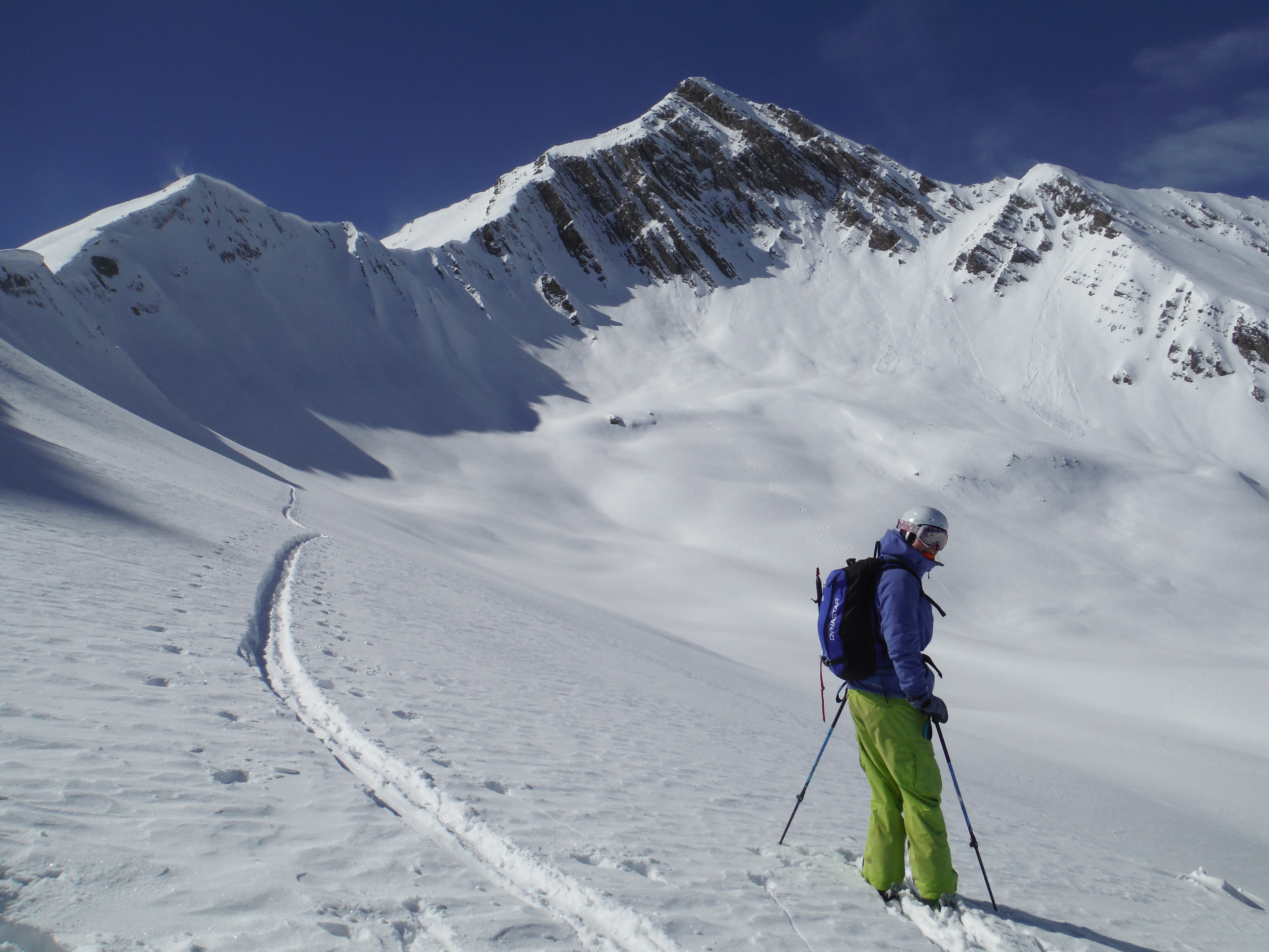 Johanna vor dem Deda Ena
